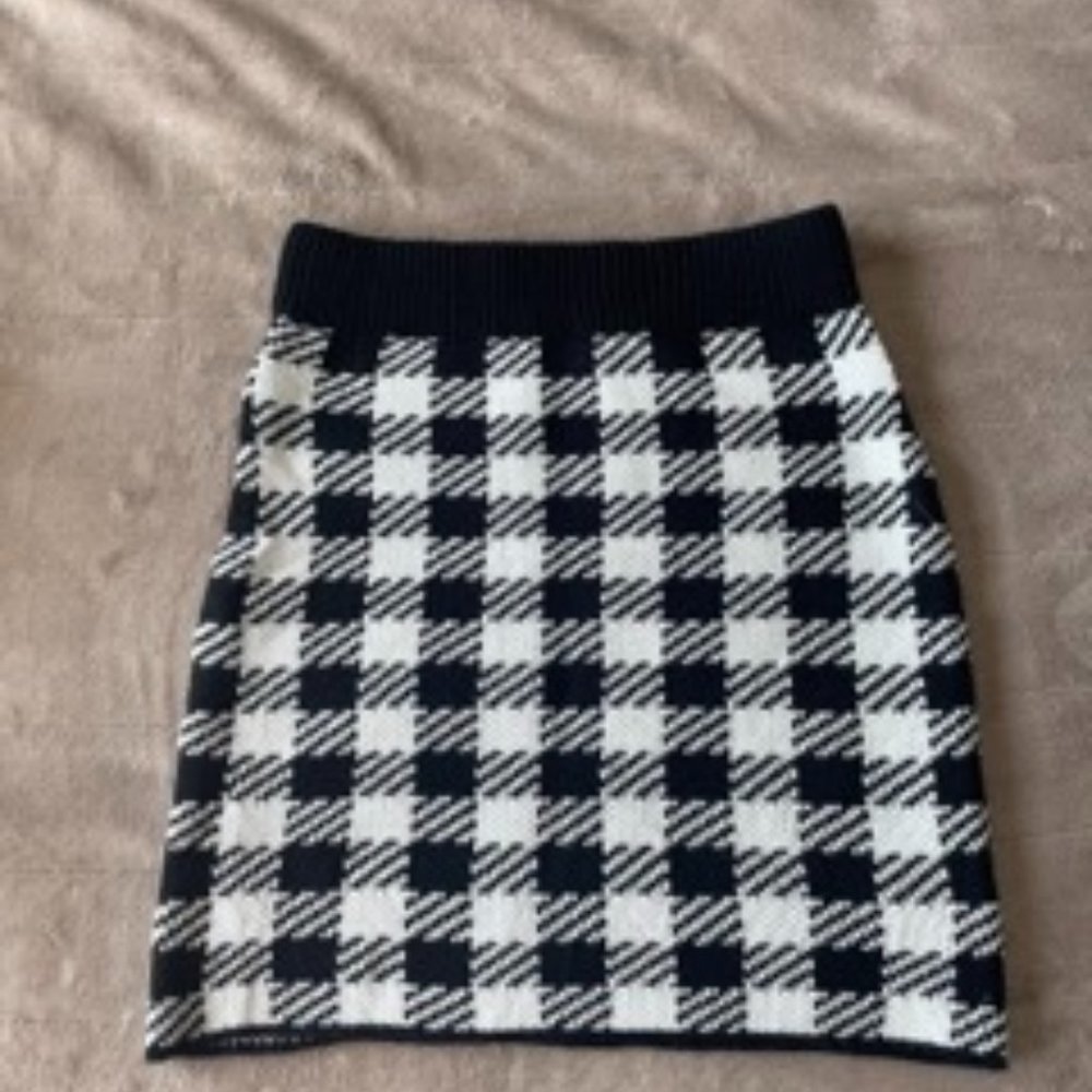 Black and White Houndstooth Mini Skirt, Size medium